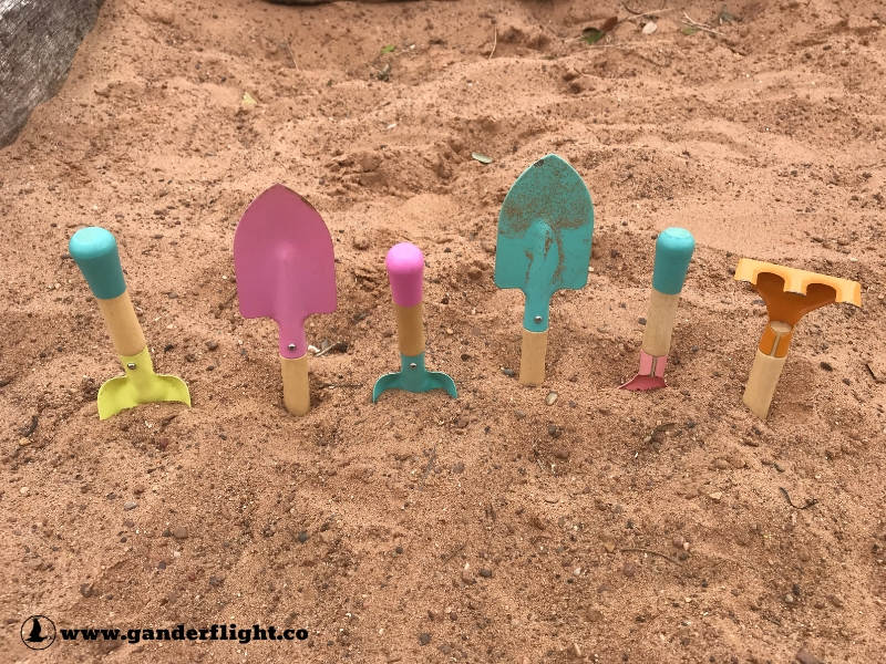 These are the best sandbox toys around and guess what - they're only $3! Check out how this SAHD put together the ultimate sandbox kit.